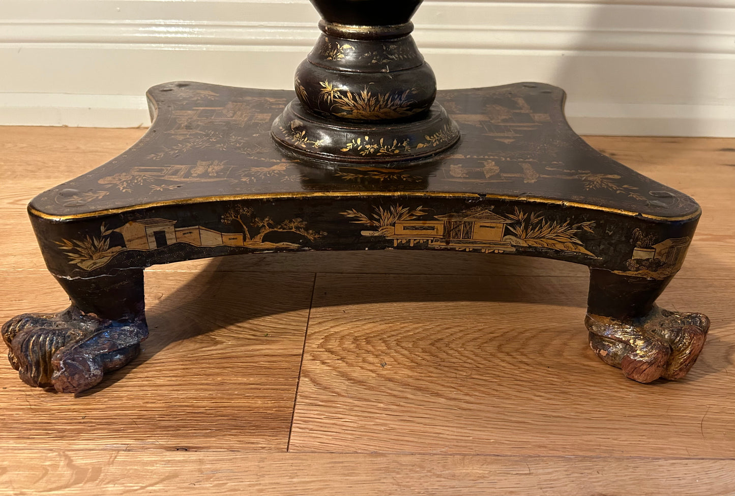 19th Century Chinoiserie Lacquer Pedestal Table