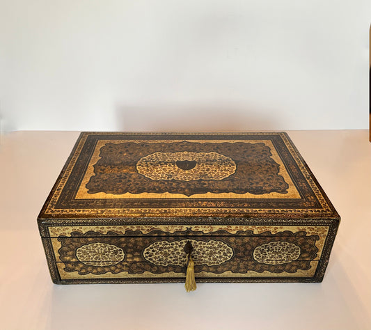 19th Century Chinoiserie Lacquer Sewing Box